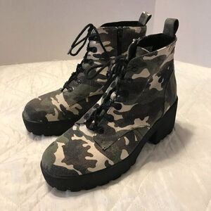 Rocket Dog Camo Lauralee Gravity‎ Combat Boots Womens Size 8.5